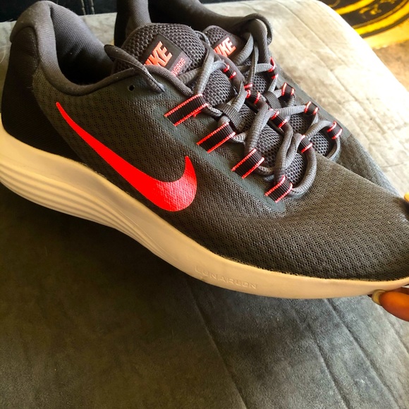 Nike - Picture 2 of 2